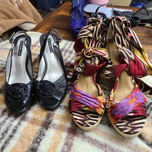 2 PAIRS OF WOMENS SEXY SANDALS 1 WEDGE MPO BANDOLINO SHOWS WEAR 11